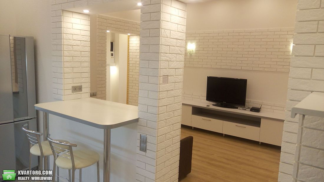 Rent out 2-room apartment. Киев,  Михайловская — photo 1
