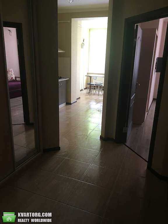 Rent out 1-room apartment. Киев,  Братская — photo 1