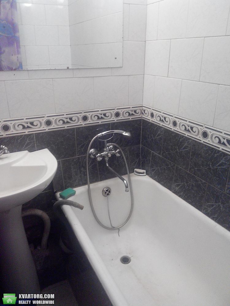 Rent out 3-room apartment. Киев,  Бучмы — photo 2