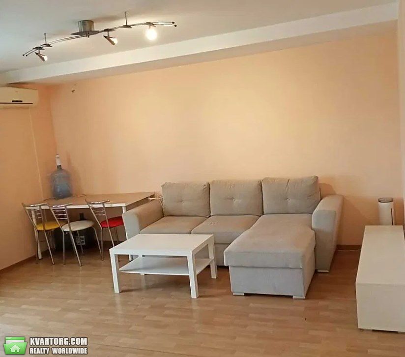 Rent out 2-room apartment. Киев,  Жилянская — photo 6