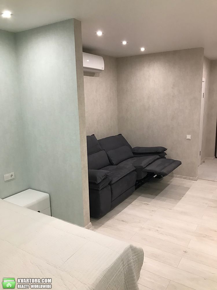 Rent out 1-room apartment. Киев,  Армянская — photo 1