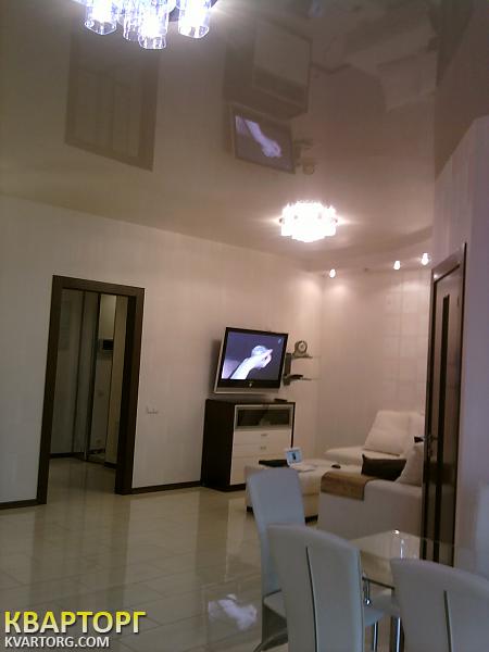 Rent out 2-room apartment. Киев, Жилянская — photo 3