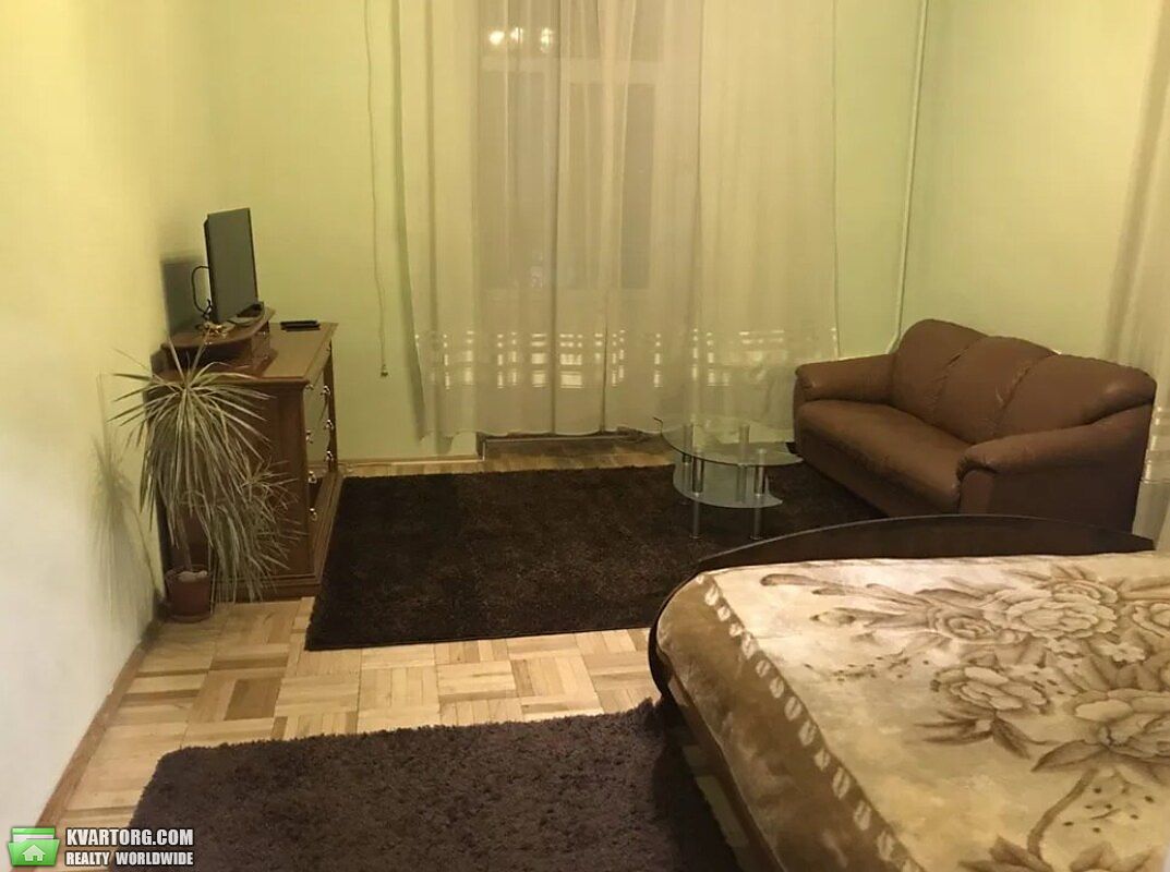 Rent out 1-room apartment. Киев,  Михайловская — photo 1