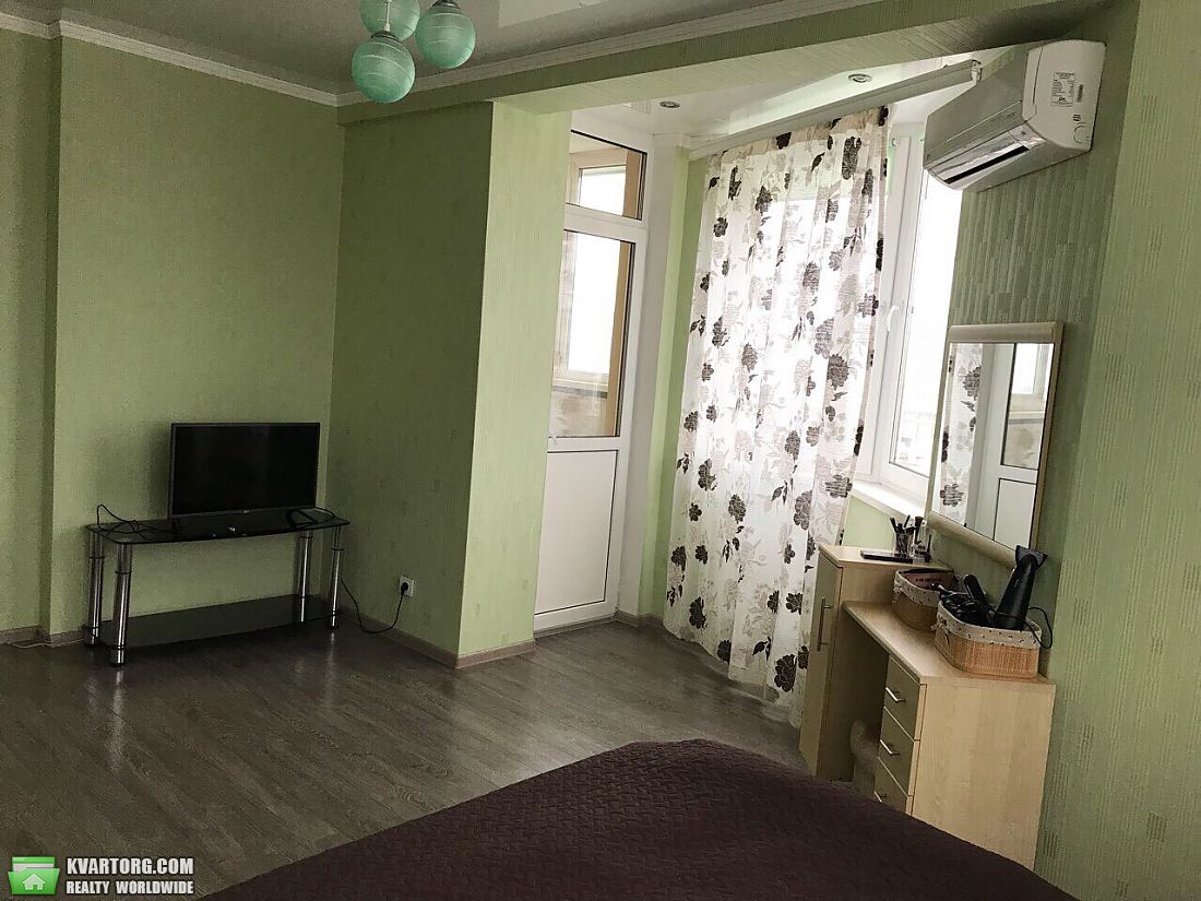 Rent out 2-room apartment. Киев,  Вильямса — photo 4