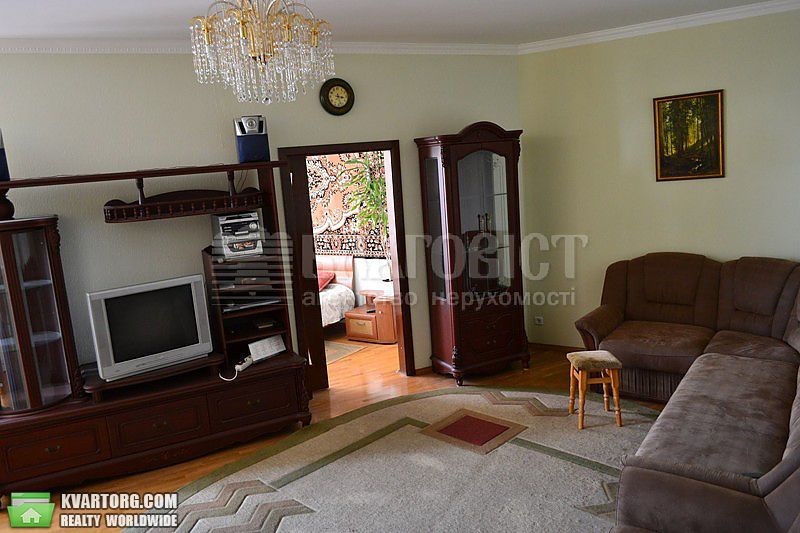 Rent out 4-room apartment. Киев,  Жилянская — photo 1