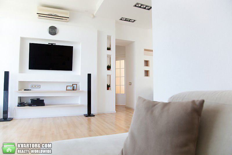 Rent out 2-room apartment. Киев,  Мазепы — photo 5