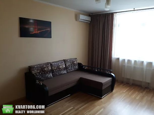 Rent out 1-room apartment. Киев,  Воскресенская — photo 1