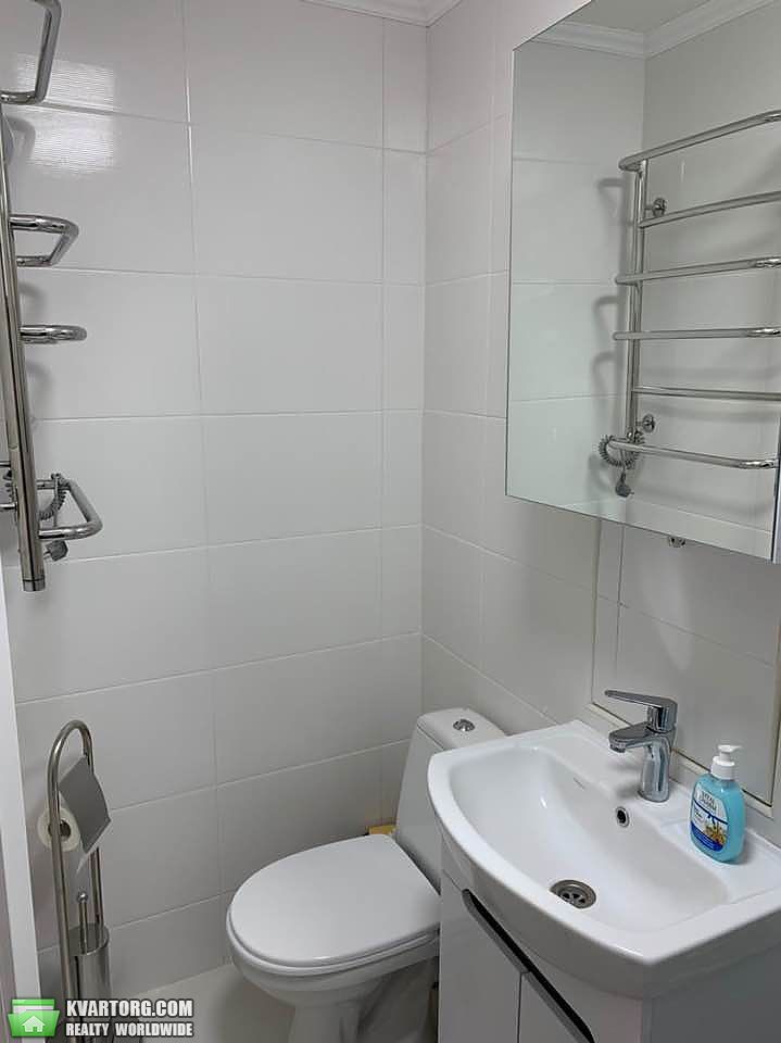 Rent out 2-room apartment. Киев,  Героев Обороны — photo 4