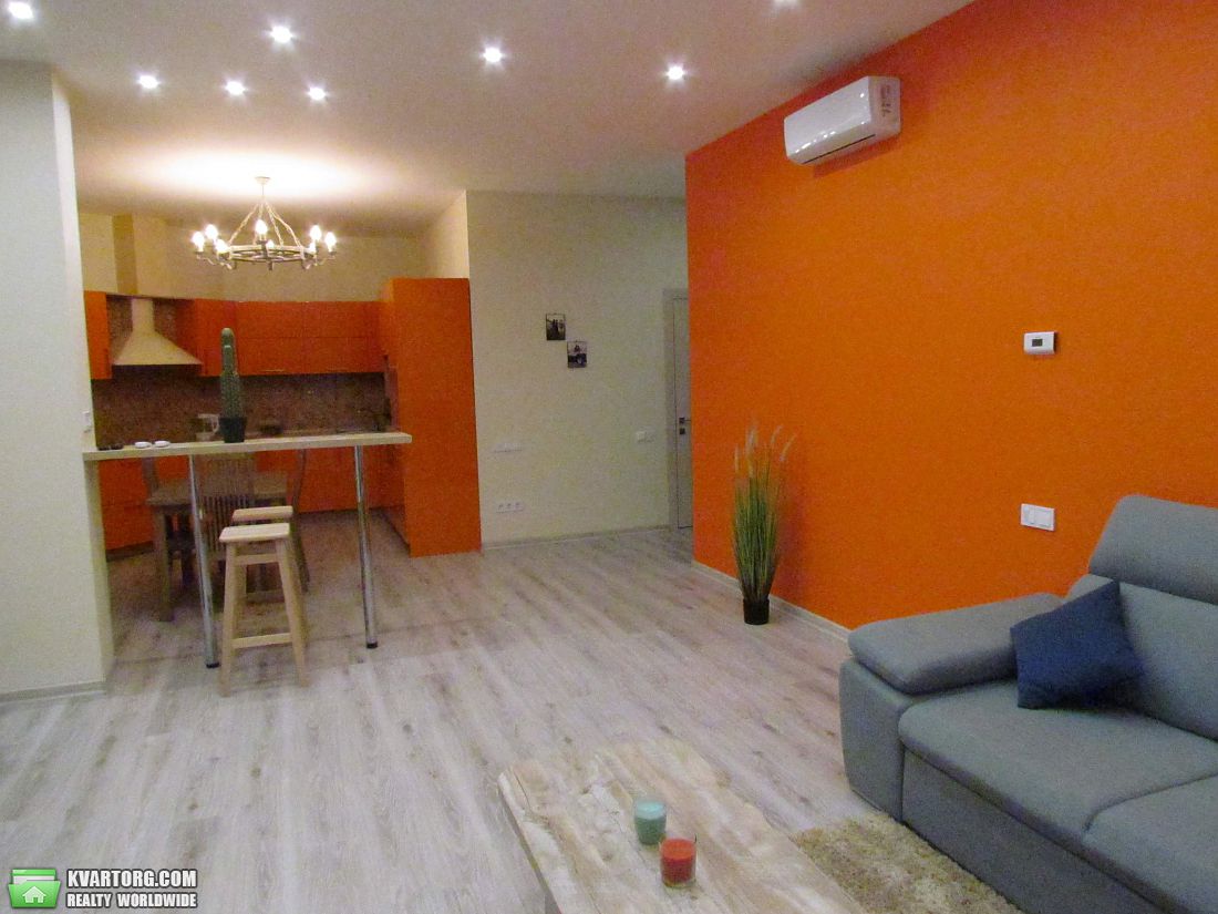 Rent out 2-room apartment. Киев,  Оболонский пр — photo 1