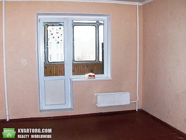 Rent out 3-room apartment. Киев,  Кошица — photo 1