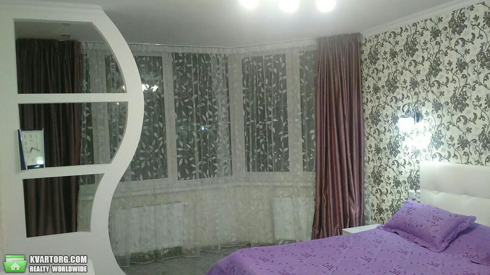 Rent out 2-room apartment. Киев,  Верховинная — photo 1