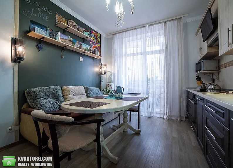 Rent out 3-room apartment. Киев,  Павловская — photo 4