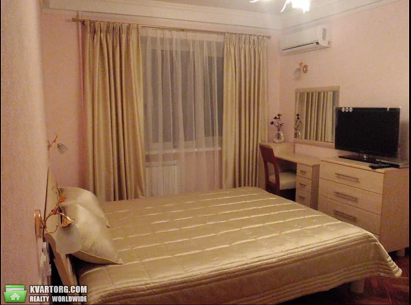 Rent out 2-room apartment. Киев,  Соломенская — photo 3