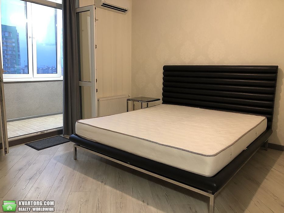 Rent out 2-room apartment. Киев,  Вышгородская — photo 5