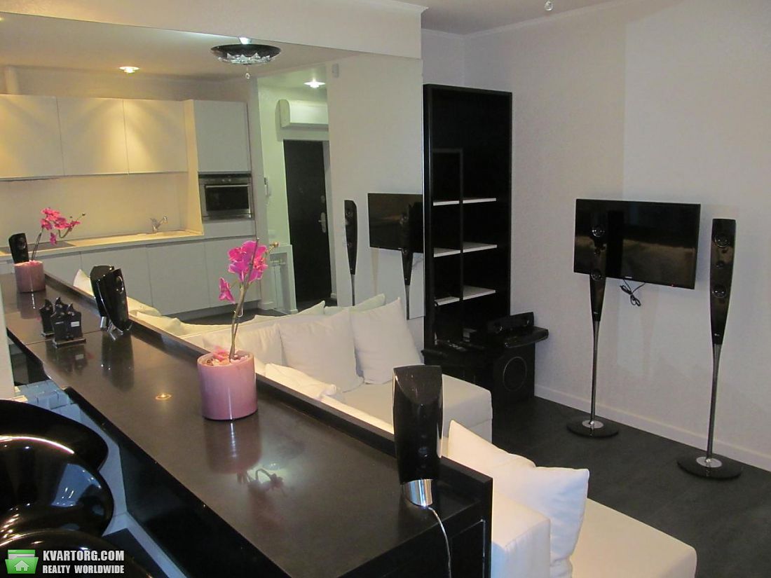 Rent out 3-room apartment. Киев,  Леонтовича — photo 3