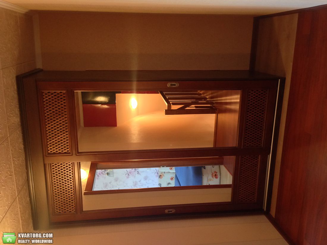Rent out house. Киев,  Промышленная — photo 1