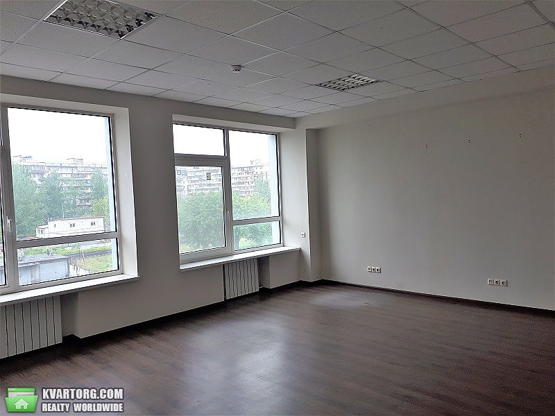 Rent out office. Киев, Соборности — photo 3