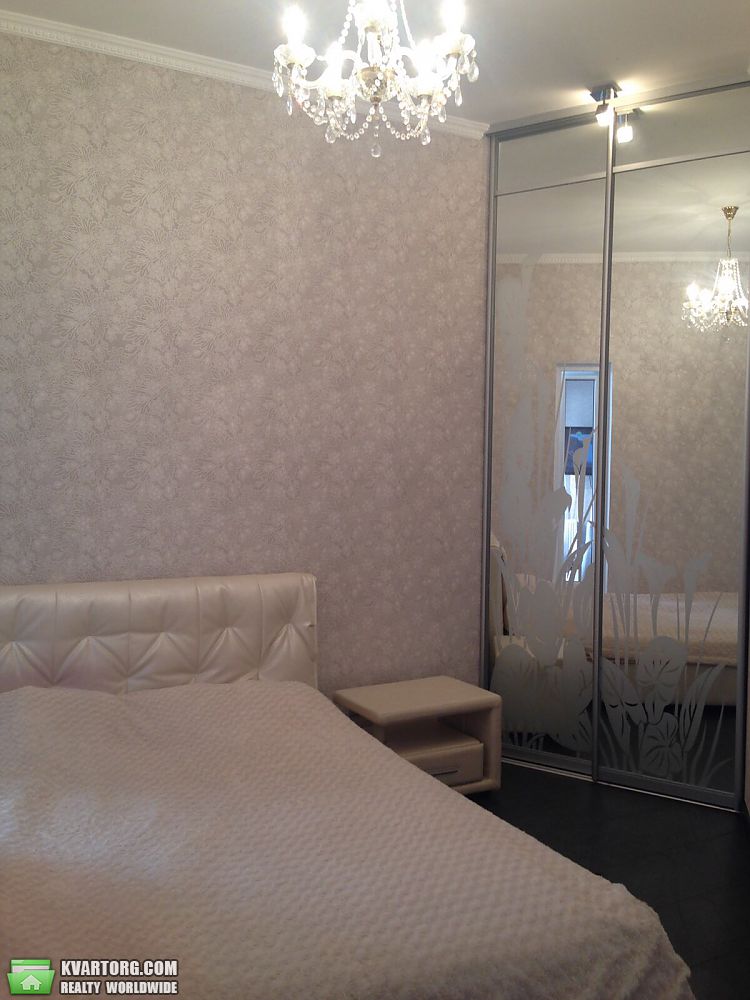 Rent out 2-room apartment. Киев, Евгения Коновальца — photo 3
