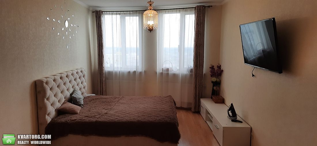 Rent out 1-room apartment. Киев, Харьковское шоссе — photo 1