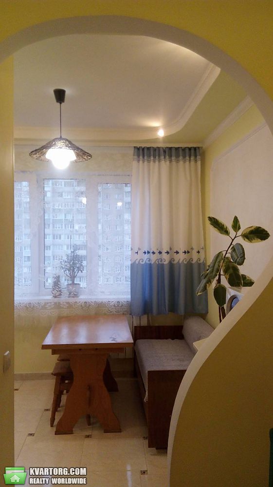 Rent out 2-room apartment. Киев, Каштановая — photo 3
