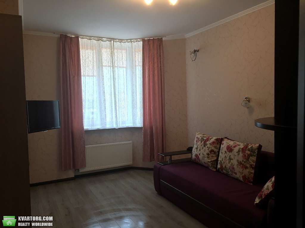 Rent out 1-room apartment. Киев,  Братская — photo 8