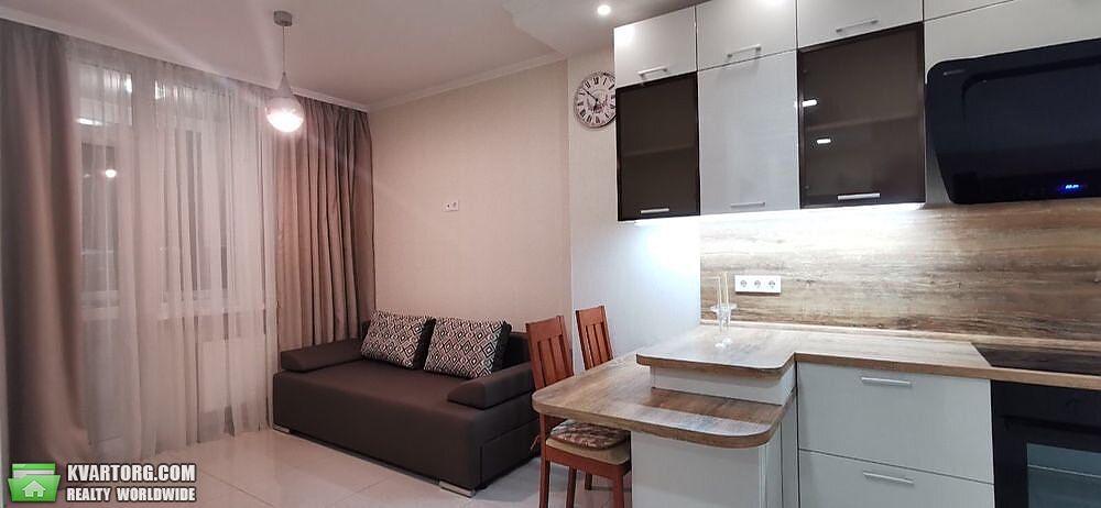 Rent out 2-room apartment. Киев,  Завальная — photo 1