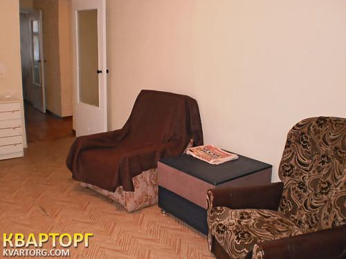 Rent out 3-room apartment. Киев,  Коллекторная — photo 2