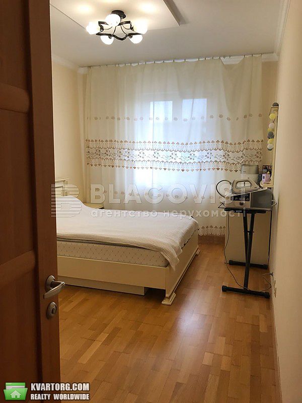 Rent out 1-room apartment. Киев,  Дегтяревская — photo 3