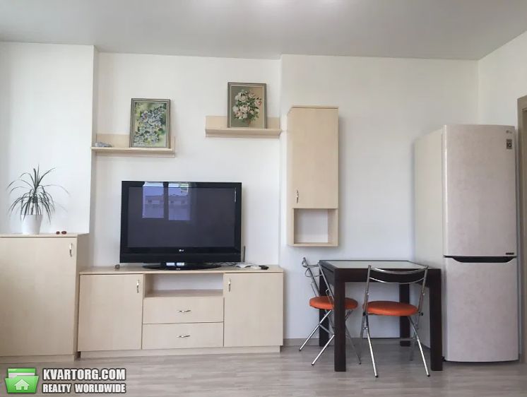 Rent out 1-room apartment. Киев,  Харьковское шоссе — photo 1