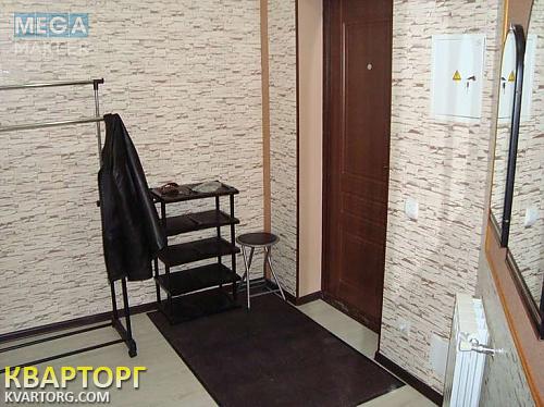 Rent out 2-room apartment. Киев, Соляная — photo 4