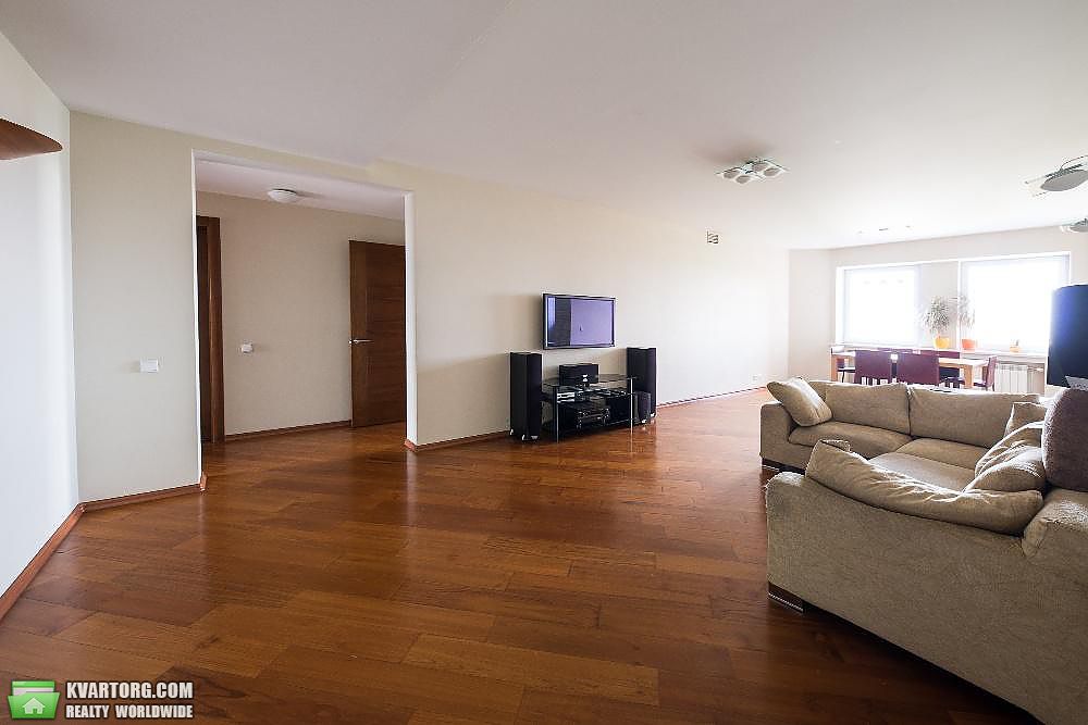 Rent out 4-room apartment. Киев,  Клиническая — photo 2