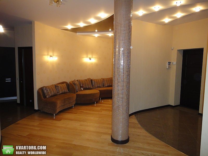 Rent out 3-room apartment. Киев,  Хоривая — photo 2