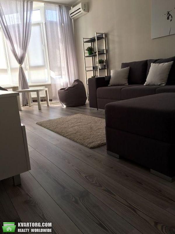 Rent out 1-room apartment. Киев,  Бажана — photo 1