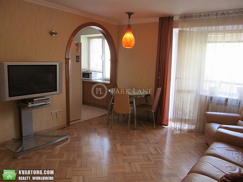 Rent out 2-room apartment. Киев,  Жилянская — photo 3