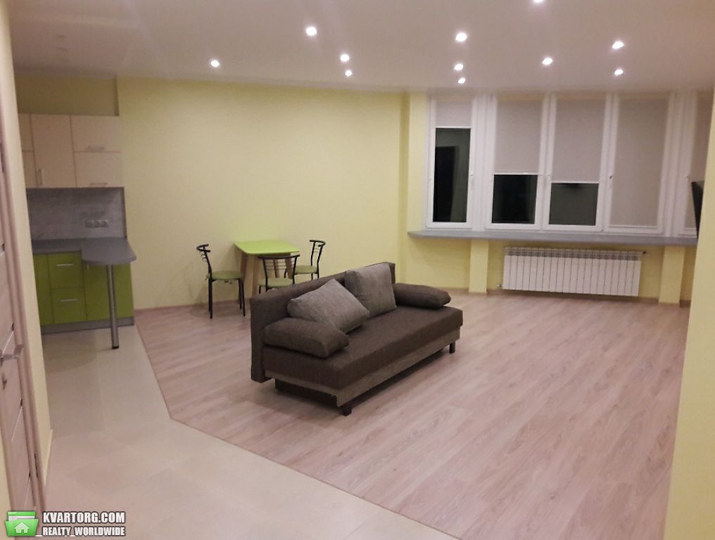 Rent out 2-room apartment. Киев, Светлая — photo 2