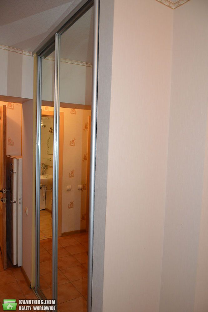 Rent out 2-room apartment. Киев,  Предславинская — photo 9