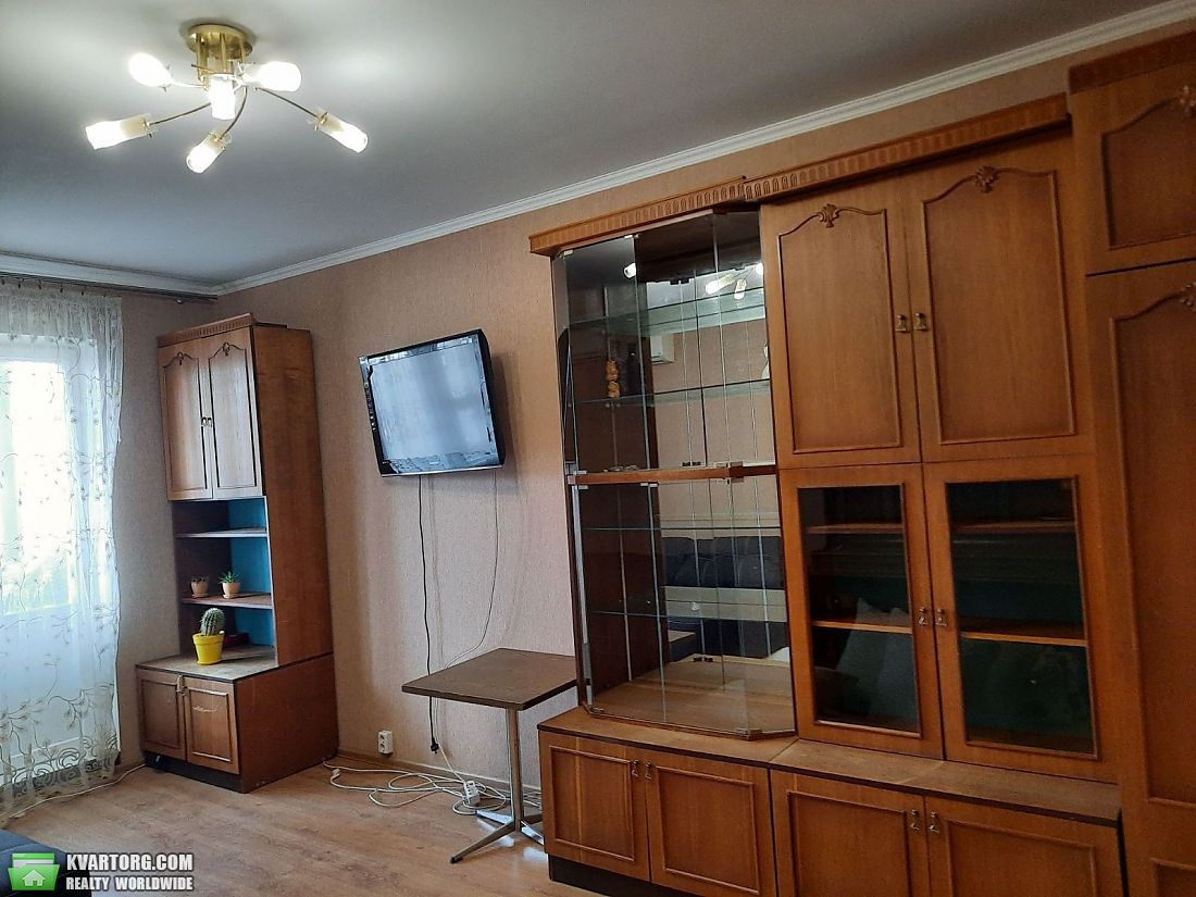 Rent out 2-room apartment. Киев,  Вершигоры — photo 3
