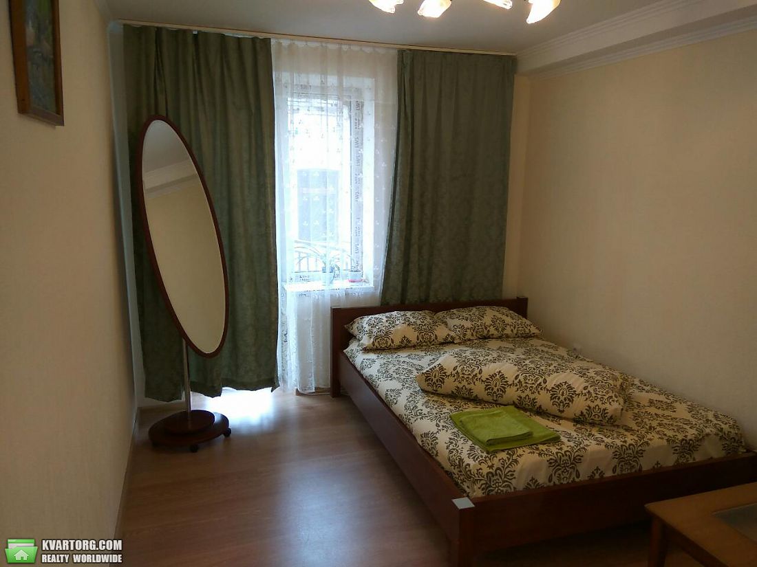 Rent out 1-room apartment. Киев,  Воздвиженская — photo 1