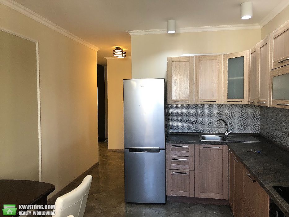 Rent out 3-room apartment. Киев,  Трутенко — photo 2
