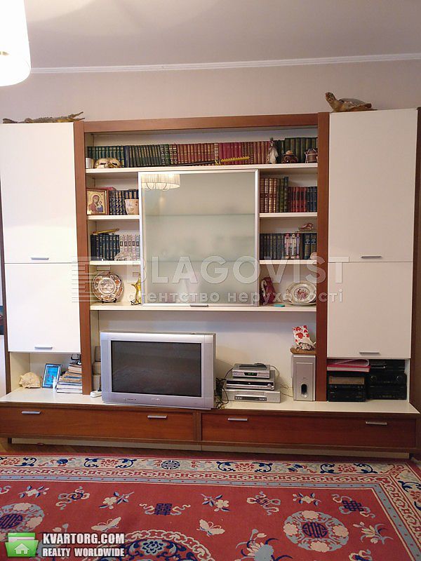 Sell 4-room apartment. Киев,  Шелковичная — photo 1