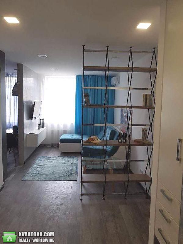 Rent out 2-room apartment. Киев,  Ямская — photo 1
