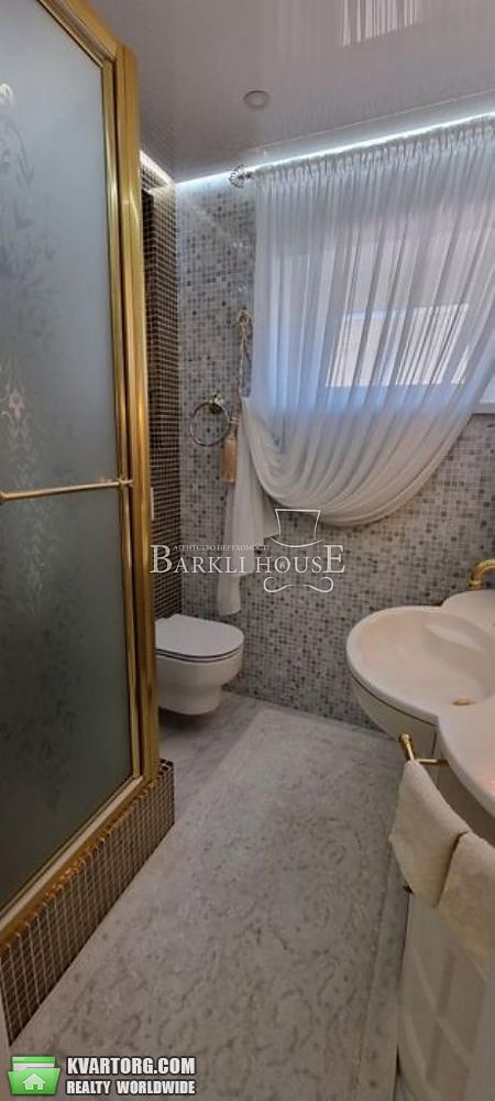 Rent out 4-room apartment. Киев,  Нижний Вал — photo 10