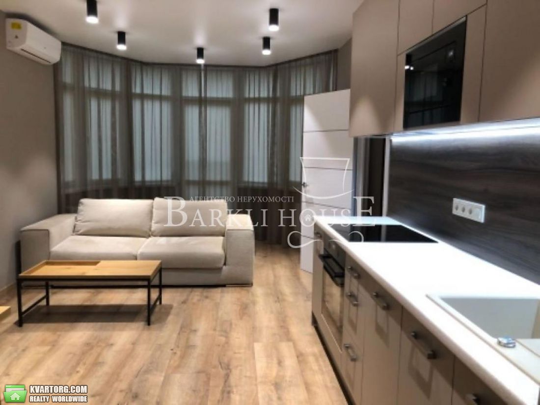 Rent out 2-room apartment. Киев,  Черновола — photo 2