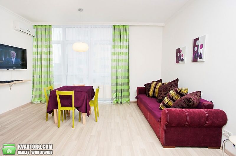 Rent out 2-room apartment. Киев,  Белорусская — photo 1