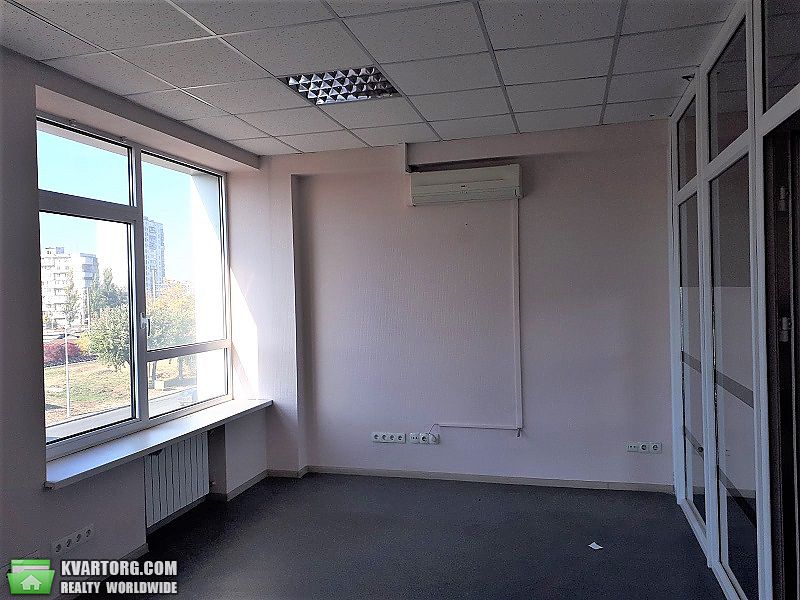 Rent out office. Киев, Соборности — photo 2