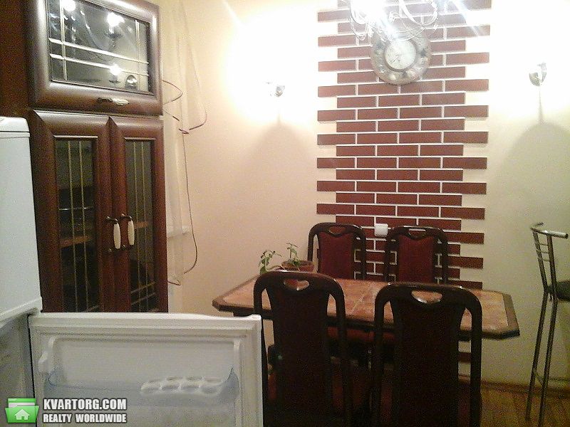Rent out 2-room apartment. Киев,  Курская — photo 1