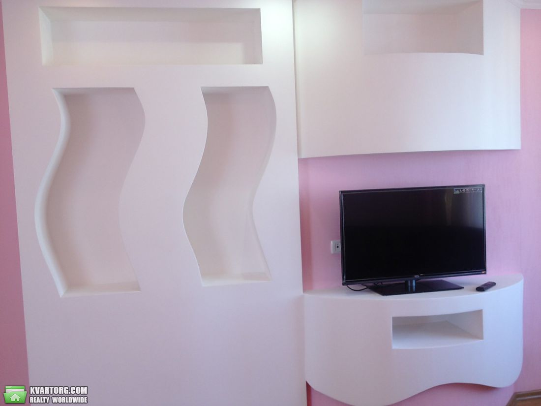 Rent out 3-room apartment. Киев,  Ревуцкого — photo 2