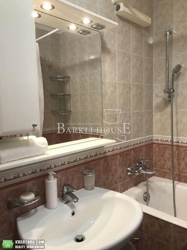 Rent out 2-room apartment. Киев,  Нижний Вал — photo 7