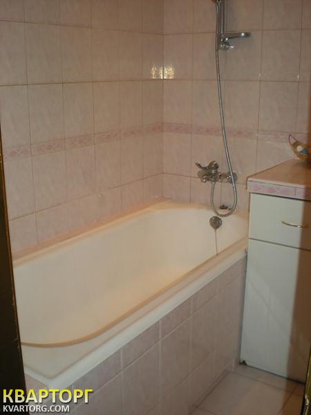 Rent out 2-room apartment. Киев, Котовского ул. — photo 8