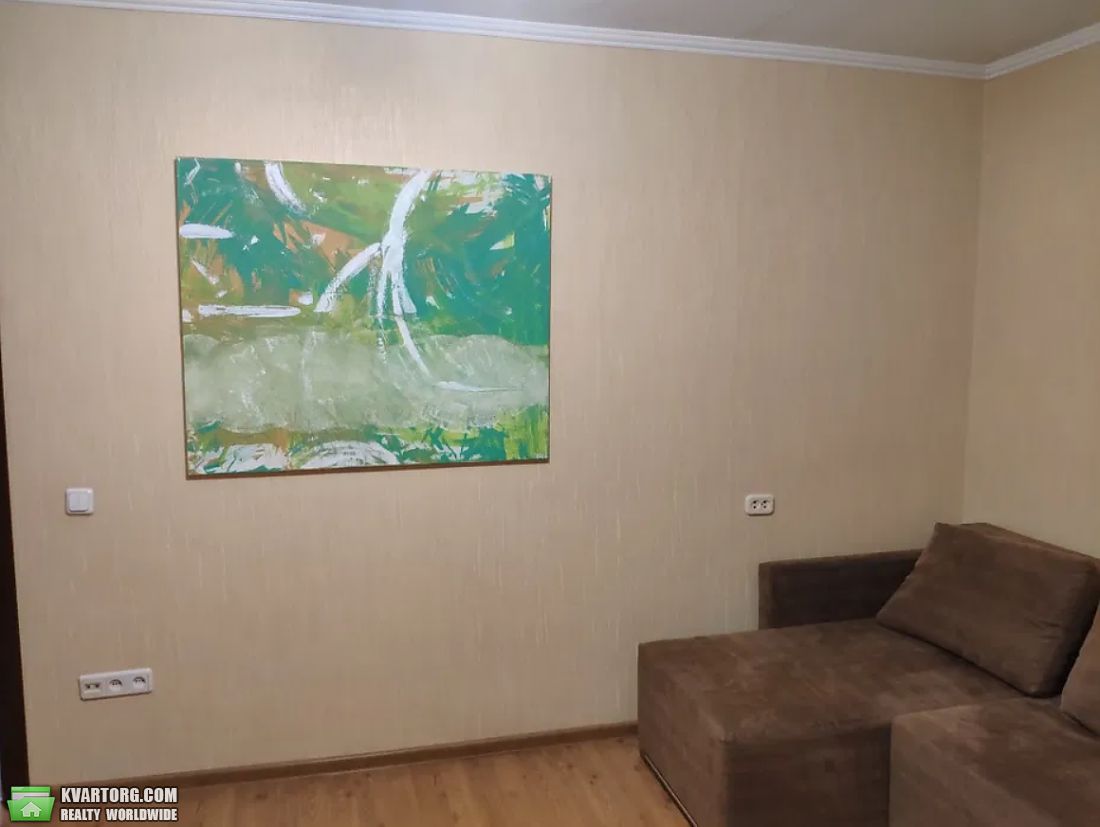 Rent out 3-room apartment. Киев,  Бориспольская — photo 1